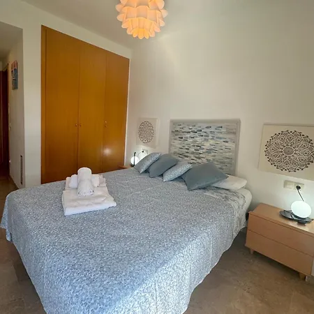 Spacious 4Br Family Apartment With Pool & Parking In Lloret De Mar *