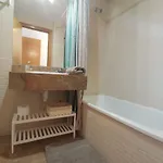 Διαμέρισμα Spacious 4br Family With Pool & Parking In