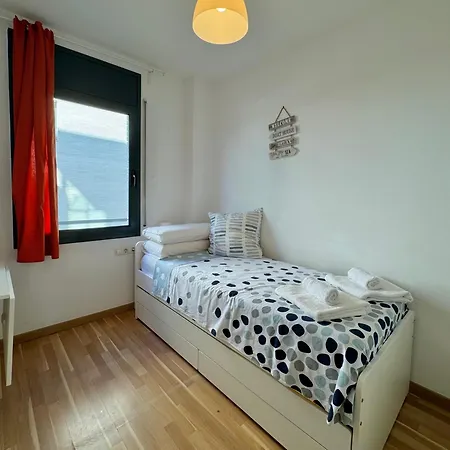 Spacious 4br Family With Pool & Parking In Apartment