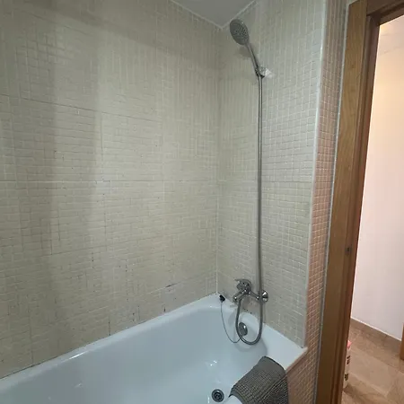 Spacious 4br Family With Pool & Parking In Apartment *