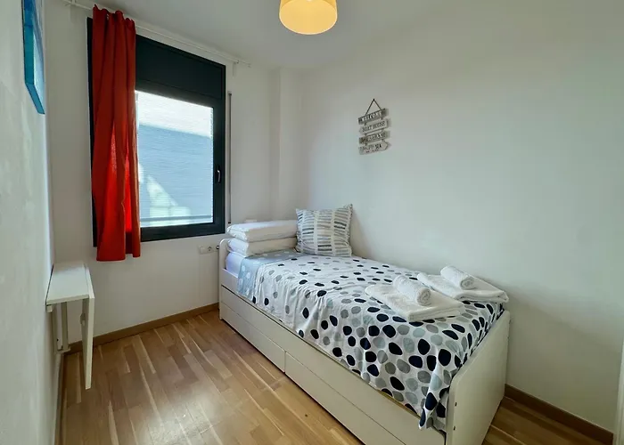 Spacious 4Br Family Apartment With Pool & Parking In Lloret De Mar Daire