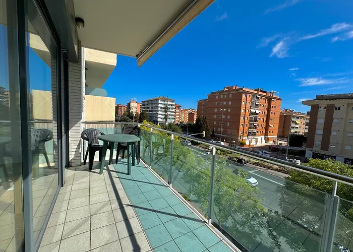 Daire Spacious 4Br Family Apartment With Pool & Parking In Lloret De Mar *