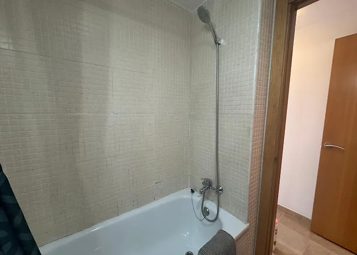 Spacious 4Br Family Apartment With Pool & Parking In Lloret De Mar Apartman *